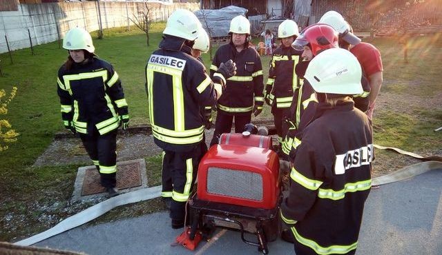 Gasilska vaja z uporabo motorne brizgalne PGD Stara Nova vas