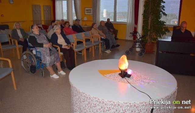 Sproščanje ob glasbi Sproščanje ob glasbi