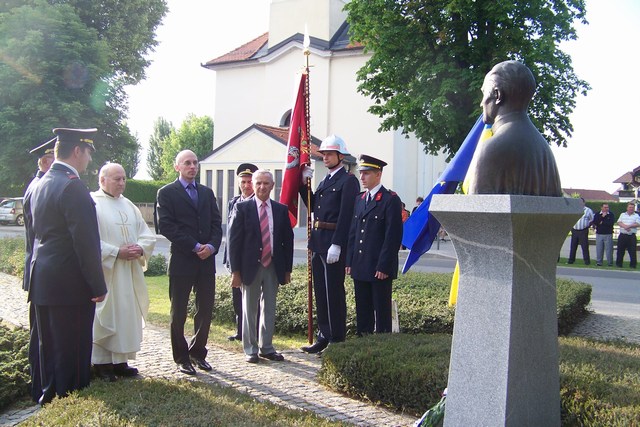 Poklonili so se Ivanu Jeriču Poklonili so se Ivanu Jeriču