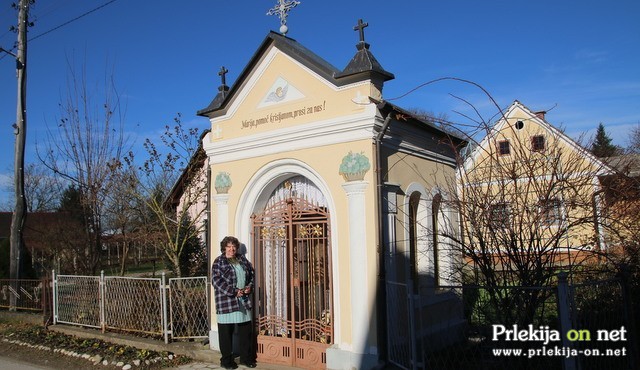 Kapela kraljice Marije krasi celo vas