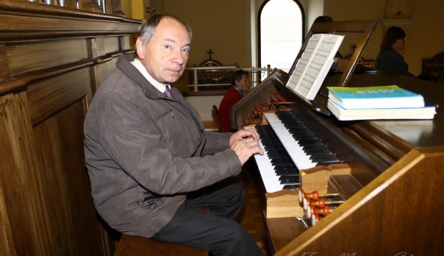 Karel Korošec je predan petju in cerkveni glasbi Karel Korošec je predan petju in cerkveni glasbi