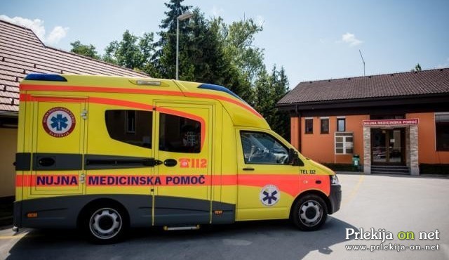 Reševalci NMP Ormož so poškodovanca na kraju oskrbeli in prepeljali v SB Ptuj