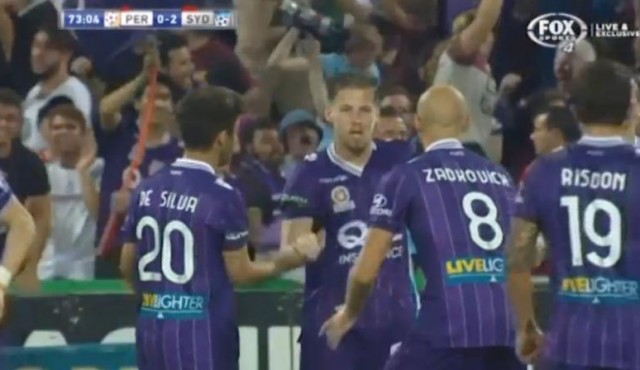 Denis Kramar igra kot posojen igralec za Perth Glory Denis Kramar igra kot posojen igralec za Perth Glory