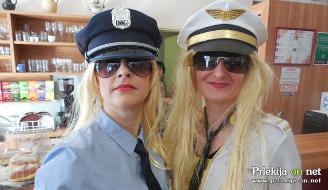 Policistka in pilotka Policistka in pilotka