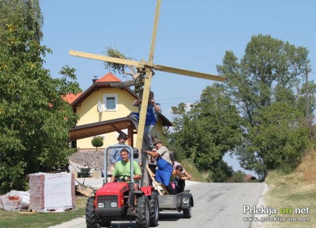 Predstavitev mobilnega - künštnega klopotca Predstavitev mobilnega - künštnega klopotca