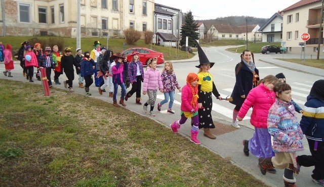 Pustovanje na OŠ Janka Ribiča Cezanjevci Pustovanje na OŠ Janka Ribiča Cezanjevci