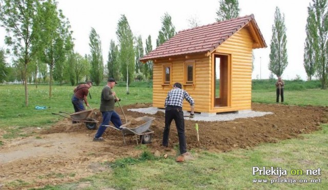 Učni čebelnjak v Lendavi