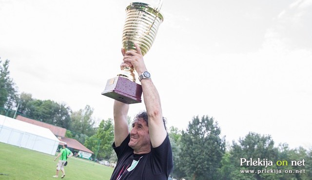 Tako je Zlatko Gabor pred tremi leti dvignil pokal za osvojeno 3. SNL - vzhod z Veržejem Tako je Zlatko Gabor pred tremi leti dvignil pokal za osvojeno 3. SNL - vzhod z Veržejem