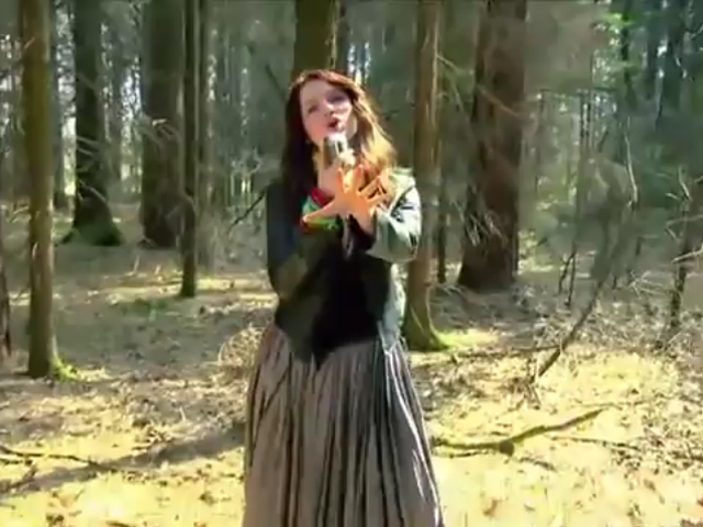 Maja Keuc v videospotu