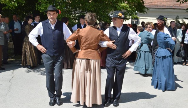 Mineva štirideset let od poimenovanja društva po Antonu Kremplu