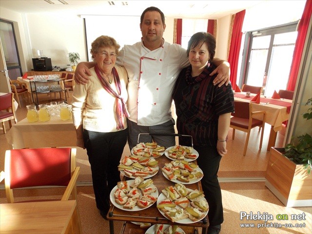 Marija Števanec, kuhar Marko in Andreja Klemenčič Marija Števanec, kuhar Marko in Andreja Klemenčič