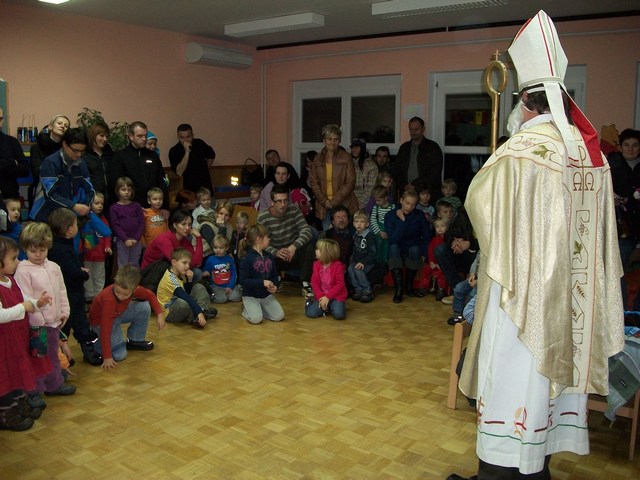 Miklavž obiskal otroke na Kapeli Miklavž obiskal otroke na Kapeli