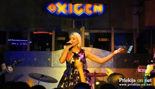 Milica Todorović v diskoteki Oxygen Milica Todorović v diskoteki Oxygen