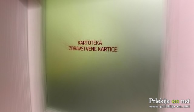 Sindikat DENS opozarja na popolno neinformiranje pacientov na področju parodondologije s strani ZZZS