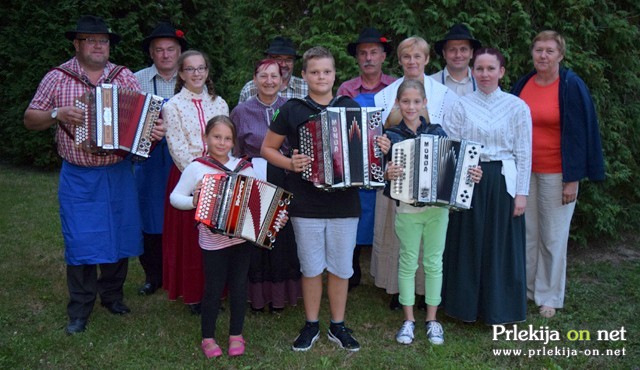 Vsi nastopajoči Vsi nastopajoči