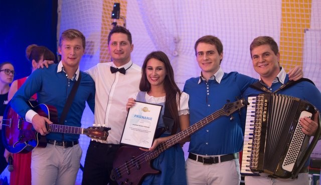 Mladi Pomurci so prejeli priznanje za najperspektivnejši mladi ansambel leta 2017 Mladi Pomurci so prejeli priznanje za najperspektivnejši mladi ansambel leta 2017