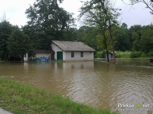 Mura je prestopila bregove Mura je prestopila bregove