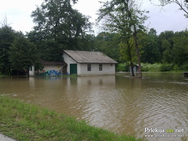 Mura je prestopila bregove