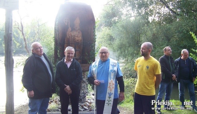 Blagoslov obeležja zavetnika čolnarjev ob Muri Blagoslov obeležja zavetnika čolnarjev ob Muri