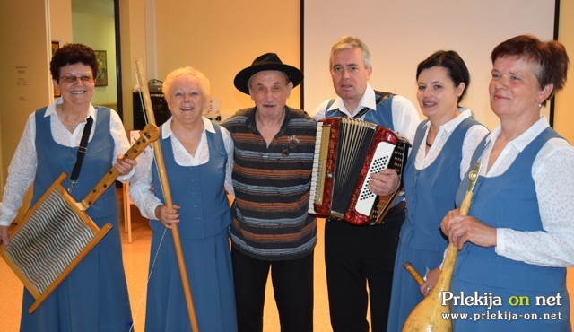 Mürski godci s sokrajanom Francem Horvatom Mürski godci s sokrajanom Francem Horvatom