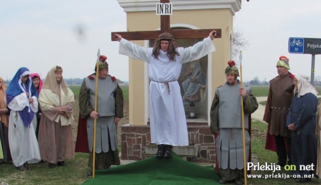Živi križev pot na Cvenu Živi križev pot na Cvenu
