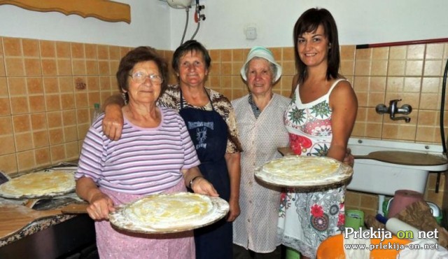 Kmečka tržnica na Cvenu Kmečka tržnica na Cvenu