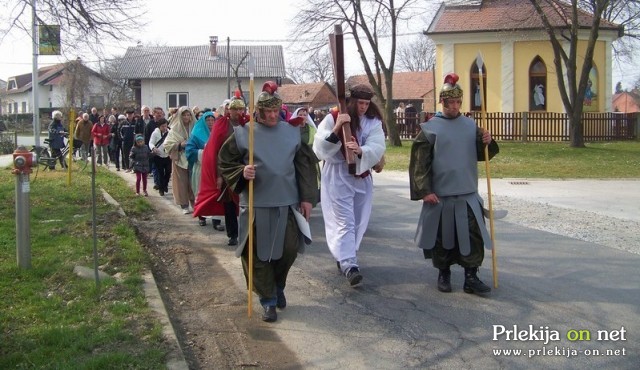 Križev pot na Cvenu