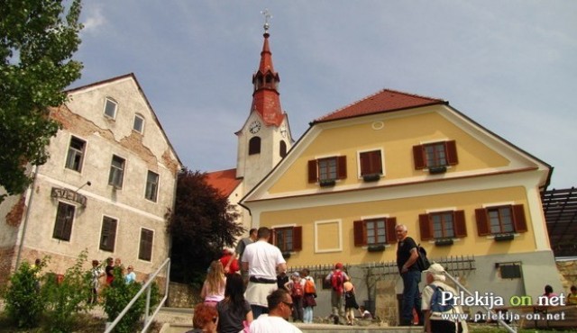 Stara šola in apartmajska hiša Svetinje