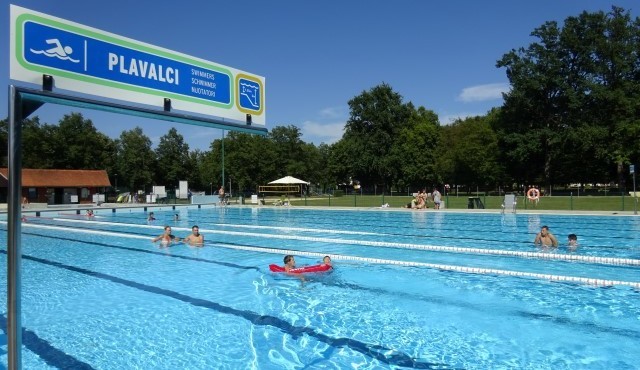 Prikaz reševanja utopljenca s konca julija na bazenu Prikaz reševanja utopljenca s konca julija na bazenu