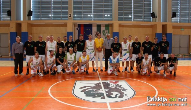Košarkarska tekma med predstavniki vlade in predstavniki Pomurja
