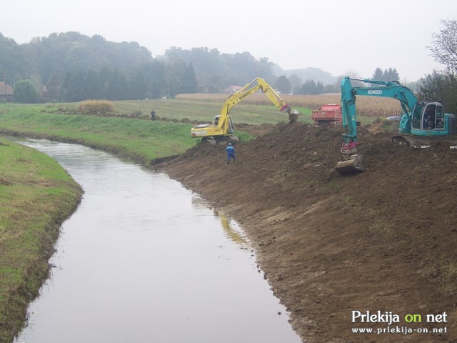Utrjevanje nasipa reke Ščavnice Utrjevanje nasipa reke Ščavnice