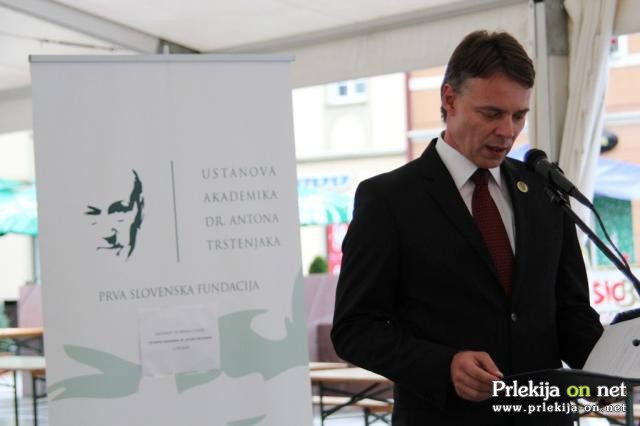 Henrik Gjerkeš, predsednik uprave ustanove akademika dr. Antona Trstenjaka Henrik Gjerkeš, predsednik uprave ustanove akademika dr. Antona Trstenjaka