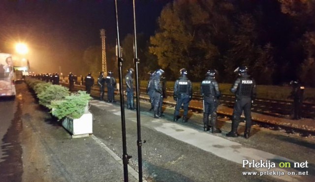 Čakanje na vlak v Središču ob Dravi Čakanje na vlak v Središču ob Dravi