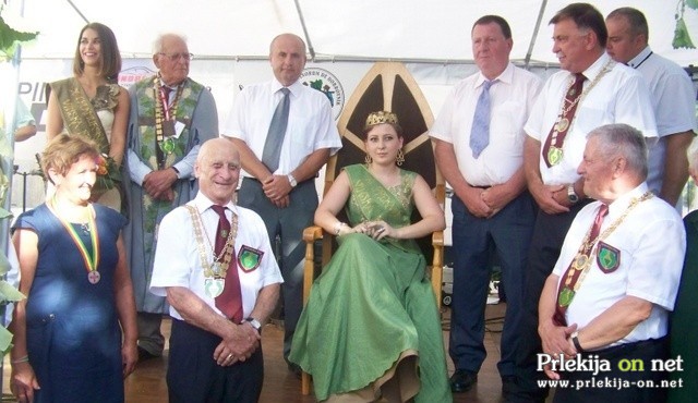 Okronali so 11. prekmursko vinsko kraljico Špelo Casar Okronali so 11. prekmursko vinsko kraljico Špelo Casar