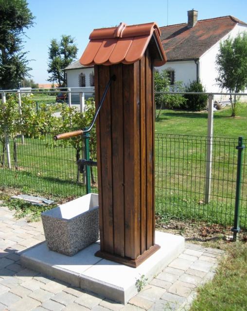 Obnovljen vodnjak pri cerkvi Marijinega rojstva na Tišini