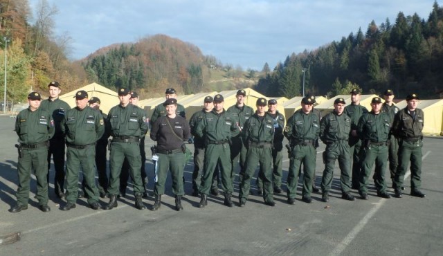 Slovaški policisti v Sloveniji, foto: policija.si Slovaški policisti v Sloveniji, foto: policija.si