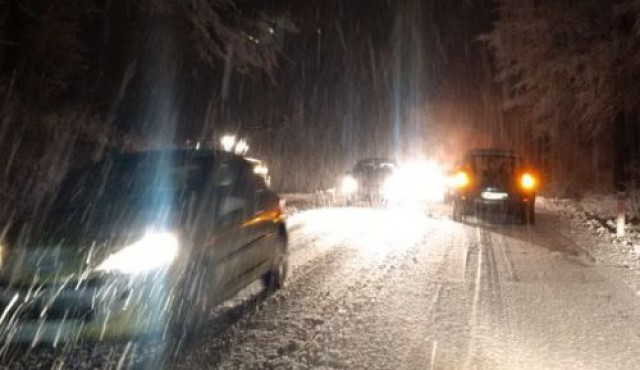 Že za ta konec tedna so za nekatere kraje zopet napovedane snežne padavine, foto: policija.si