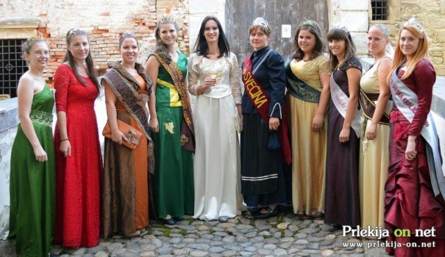 Na dogodku so bile prisotne tudi številne vinske kraljice Na dogodku so bile prisotne tudi številne vinske kraljice