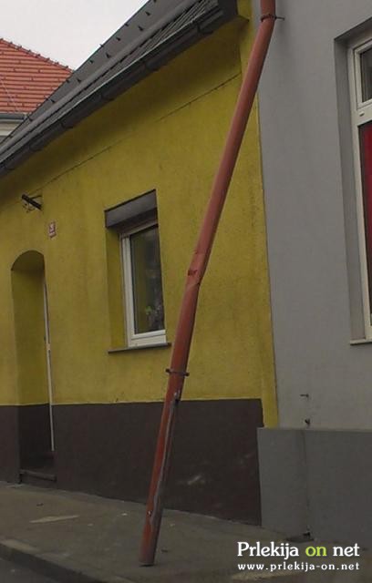 Nekdo se je znesel nad žlebom