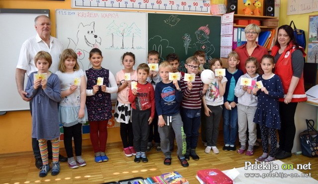 Novosprejetih 14 mladih članov Rdečega križa Slovenije Novosprejetih 14 mladih članov Rdečega križa Slovenije