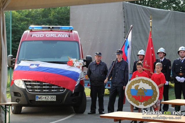 PGD Grlava prevzelo novo gasilsko vozilo