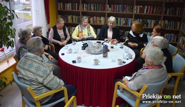 Udeleženke literarnega krožka Udeleženke literarnega krožka
