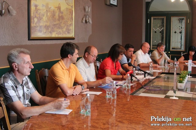 Novinarska konferenca Novinarska konferenca