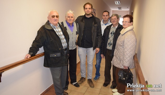 Srečanje na hodniku doma »Novi život« Srečanje na hodniku doma »Novi život«