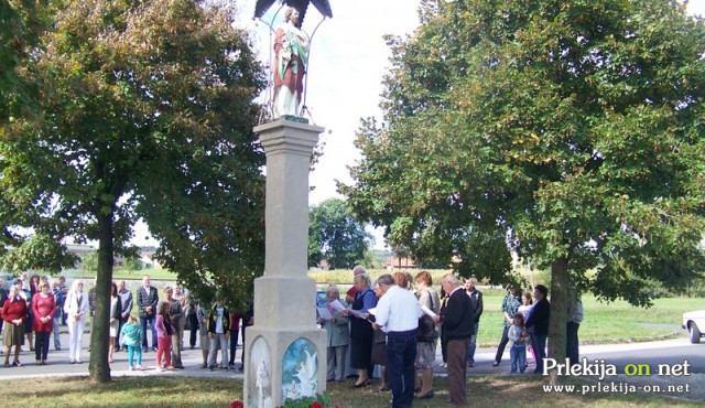 Kip sv. Jožefa v Bučečovcih ponovno stoji