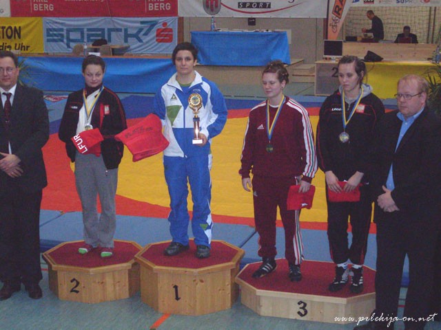 Mihaela Čirič na zmagovalnem odru Mihaela Čirič na zmagovalnem odru
