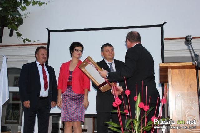 Podelitev priznanja Podelitev priznanja