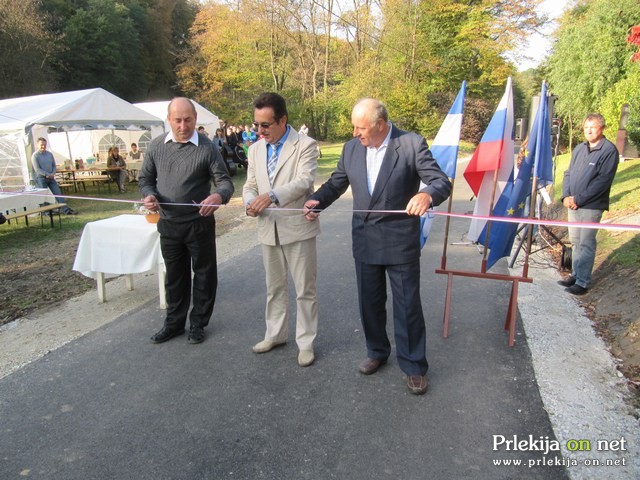Trak so prerezali Janko Košnik, Jože Črnčec in Stanko Ivanušič Trak so prerezali Janko Košnik, Jože Črnčec in Stanko Ivanušič