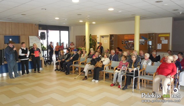 Oktobrske karaoke v DOSOR-ju Oktobrske karaoke v DOSOR-ju