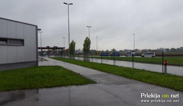 Trenutno na mejnem prehodu v Središču ob Dravi Trenutno na mejnem prehodu v Središču ob Dravi